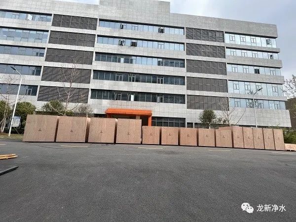 走出國門！龍新高品質(zhì)純水設(shè)備出口非洲！